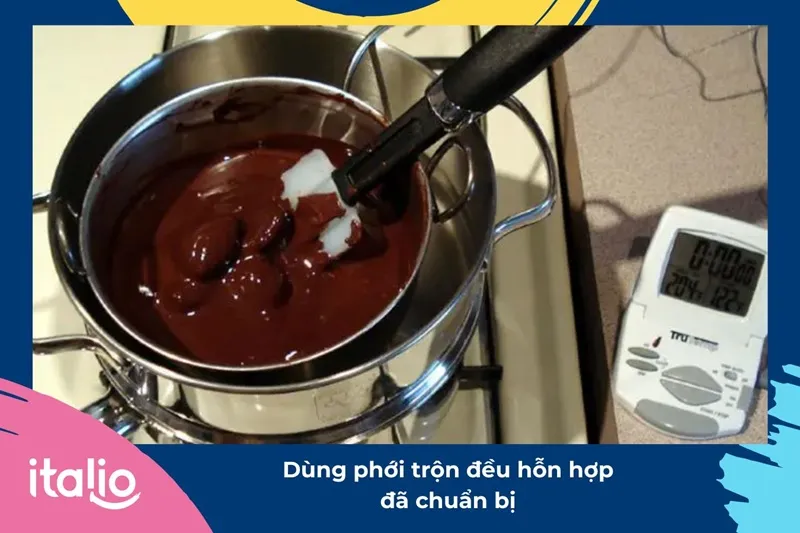 Chia sẻ cách làm kem tươi vị socola tại nhà 3 Dùng phới trộn đều hỗn hợp đã chuẩn bị
